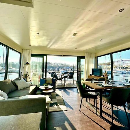Exklusives Ostsee-Hausboot, Kueche Mit Spueler, Tv, Grosse Sonnenterrasse, 3X Kostenfreie Kfz-Parkplaetze, Klimaanlage, Bis Zu 6 Personen, 2X Baeder, Waschmaschine Boltenhagen  Extérieur photo