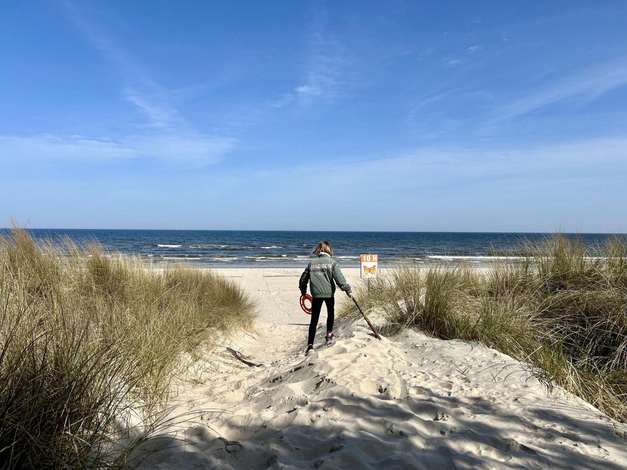 Exklusives Ostsee-Hausboot, Kueche Mit Spueler, Tv, Grosse Sonnenterrasse, 3X Kostenfreie Kfz-Parkplaetze, Klimaanlage, Bis Zu 6 Personen, 2X Baeder, Waschmaschine Boltenhagen  Extérieur photo