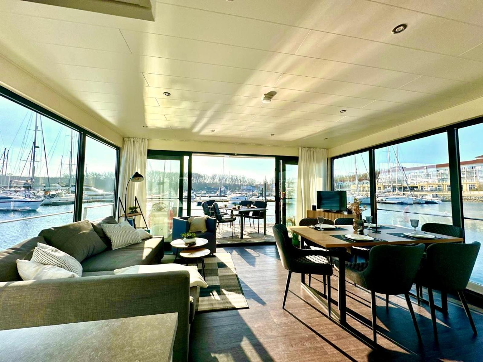Exklusives Ostsee-Hausboot, Kueche Mit Spueler, Tv, Grosse Sonnenterrasse, 3X Kostenfreie Kfz-Parkplaetze, Klimaanlage, Bis Zu 6 Personen, 2X Baeder, Waschmaschine Boltenhagen  Extérieur photo
